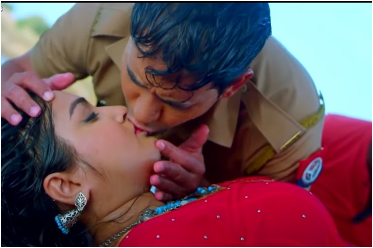 Video: बेहोश आम्रपाली दुबे को निरहुआ ने किया खुलेआम किस, देख हैरान हुए लोग  - E24 Bollywood