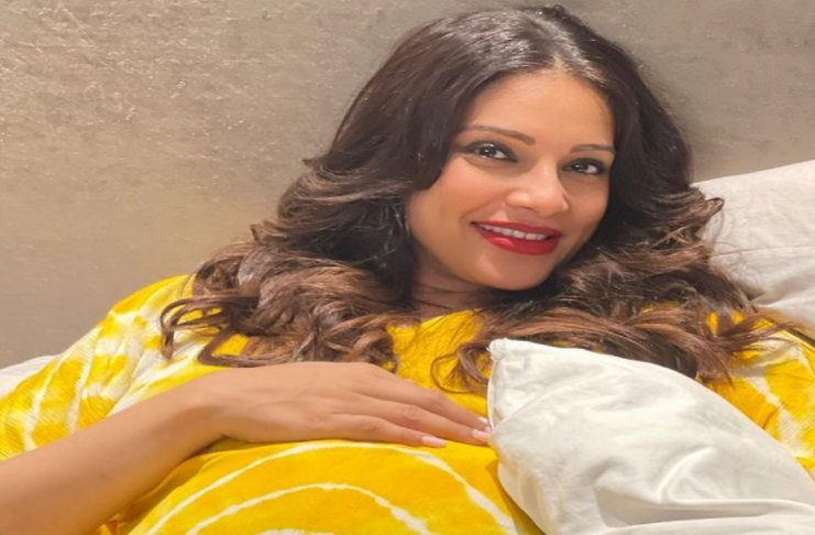 Mom To Be: Bipasha Basu flaunts baby bump again, husband Karan Singh Grover reacts