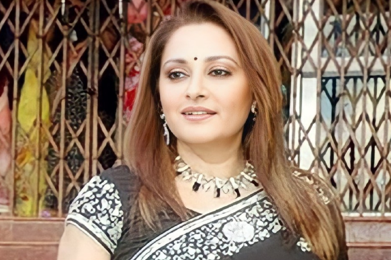 Jaya Prada: 'सरगम' की हसीना जया प्रदा के लुक में बड़ा बदलाव, यूजर बोला- 'आज भी परी...