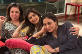 Unseen Pictures: तब्बू ने दोस्तों संग धूमधाम से मनाया बर्थडे, शिल्पा शेट्टी ने शेयर कीं पार्टी तस्वीरें