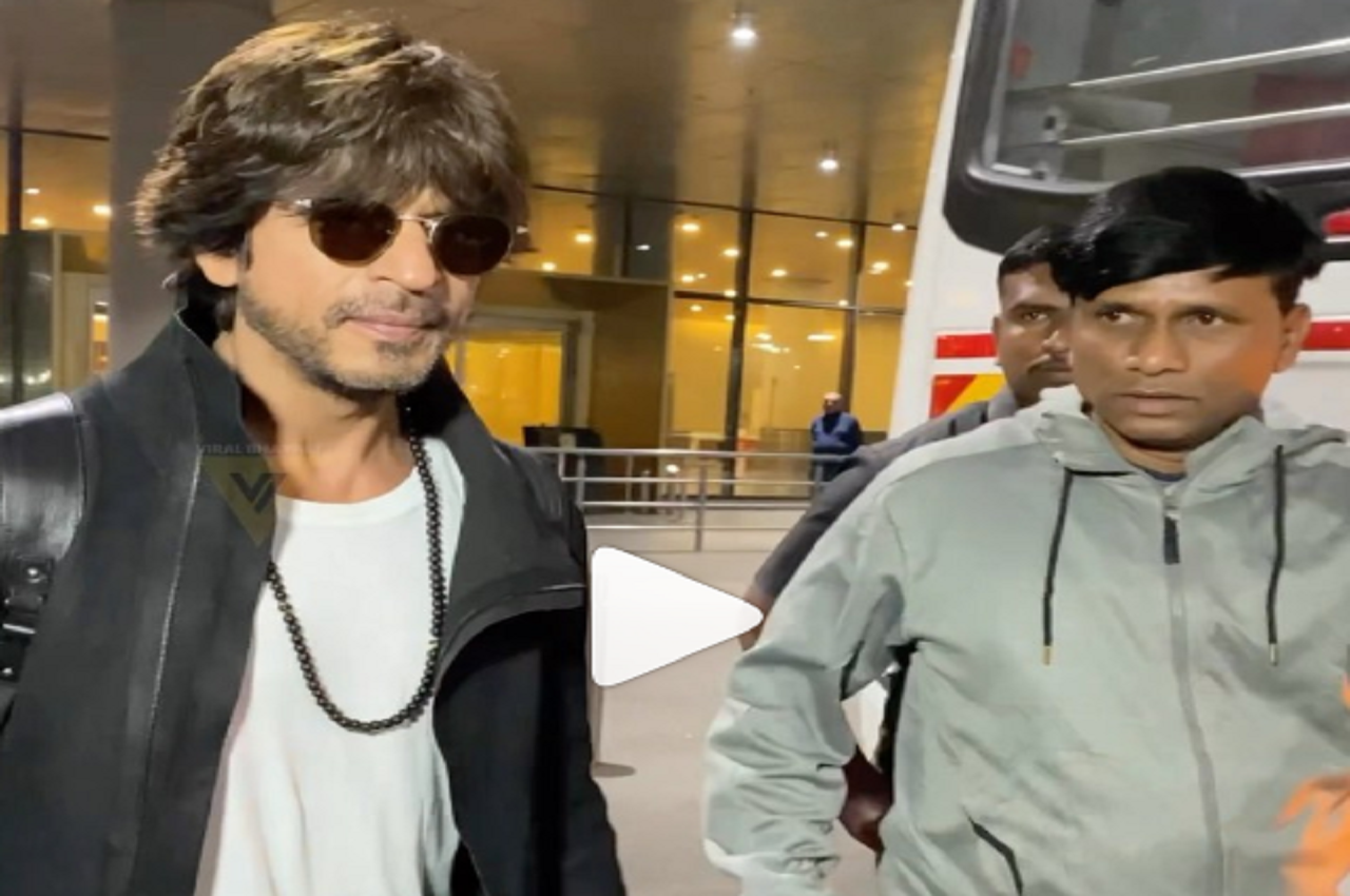 SRK Spotted: दुबई से लौटे 'पठान' शाहरुख खान, यूजर बोला- 'मौसम बदल गया अभी से...