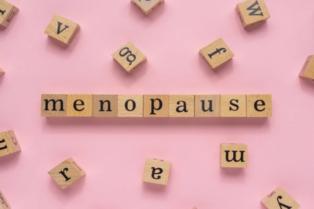 Weight Gain During Menopause: क्या है मेनोपॉज, कब होता है शुरू? जानें इस समय कैसे रखें वजन कंट्रोल