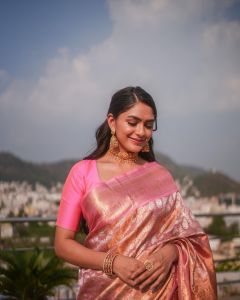 Mrunal Thakur Style