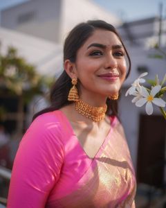 Mrunal Thakur Style