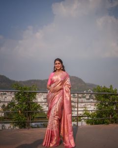 Mrunal Thakur Style