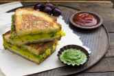 Potato Sandwich Recipe: तेज भूख शांत करने के लिए झट से बनाएं ये सैंडविच, खाने वाले को भी आ जाएगा मजा