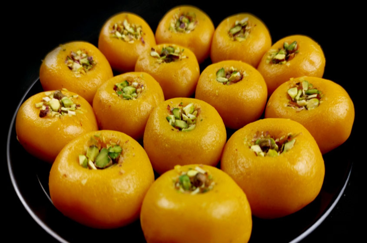 Mango Peda Recipe, Mango Peda Recipe In Hindi, How To Make Mango Peda, Homemade Mango Peda
