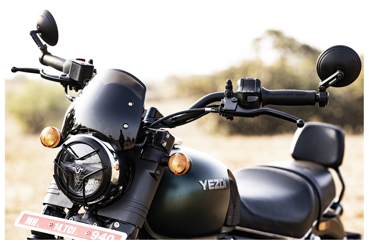 Yezdi Roadster price, Yezdi Roadster mileage, auto news, 300 cc bikes, bikes under 2 lakhs