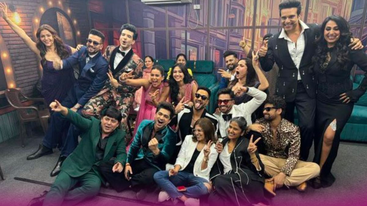 Laughter Chefs 2 के विनर्स रिवील, ट्रॉफी थामे तस्वीरें हुई लीक - Laughter  Chefs Season 2 winners Elvish Yadav Karan Kundrra lifted trophy photos goes  viral