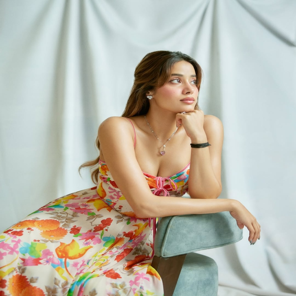 janhvi_842765 -1-2-3-4-5