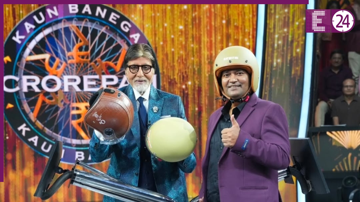 Amitabh Bachchan Honours Helmet Man