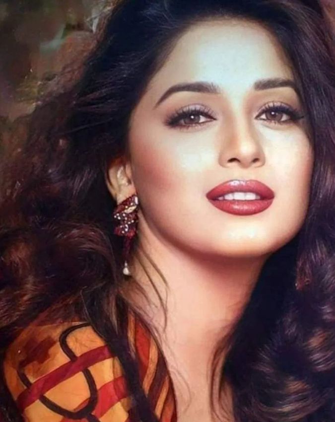 Vinod Khanna Bit Madhuri Dixit Lips & Kissed Forcefully & Lost Control Vinod Khanna Bit Madhuri Dixit Lips & Kissed Forcefully & Lost Control-1-2-3-4-5-6-7