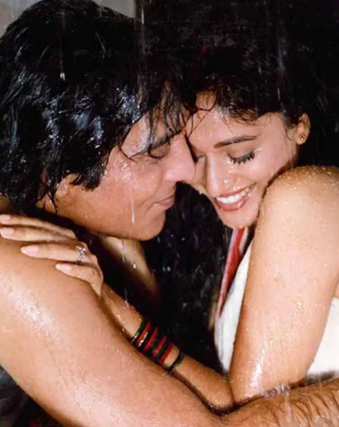 Vinod Khanna Bit Madhuri Dixit Lips & Kissed Forcefully & Lost Control Vinod Khanna Bit Madhuri Dixit Lips & Kissed Forcefully & Lost Control-1-2-3-4-5