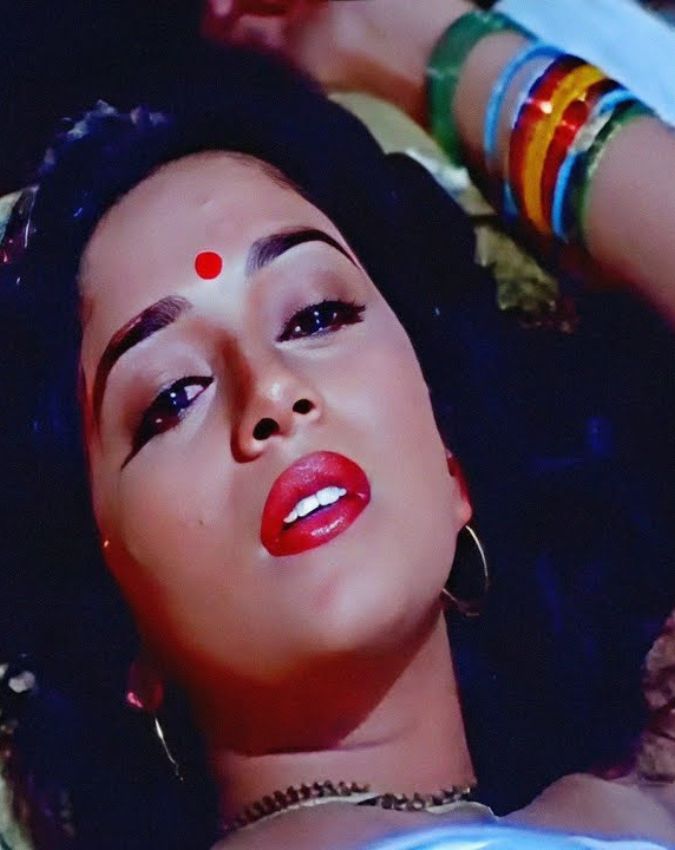 Vinod Khanna Bit Madhuri Dixit Lips & Kissed Forcefully & Lost Control Vinod Khanna Bit Madhuri Dixit Lips & Kissed Forcefully & Lost Control-1-2-3-4-5-6