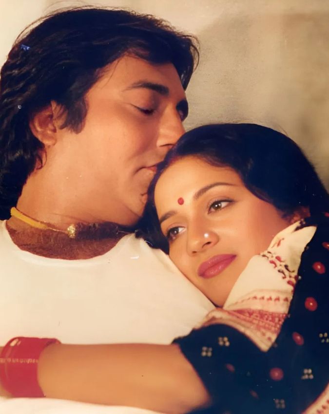 Vinod Khanna Bit Madhuri Dixit Lips & Kissed Forcefully & Lost Control Vinod Khanna Bit Madhuri Dixit Lips & Kissed Forcefully & Lost Control-1-2-3-4