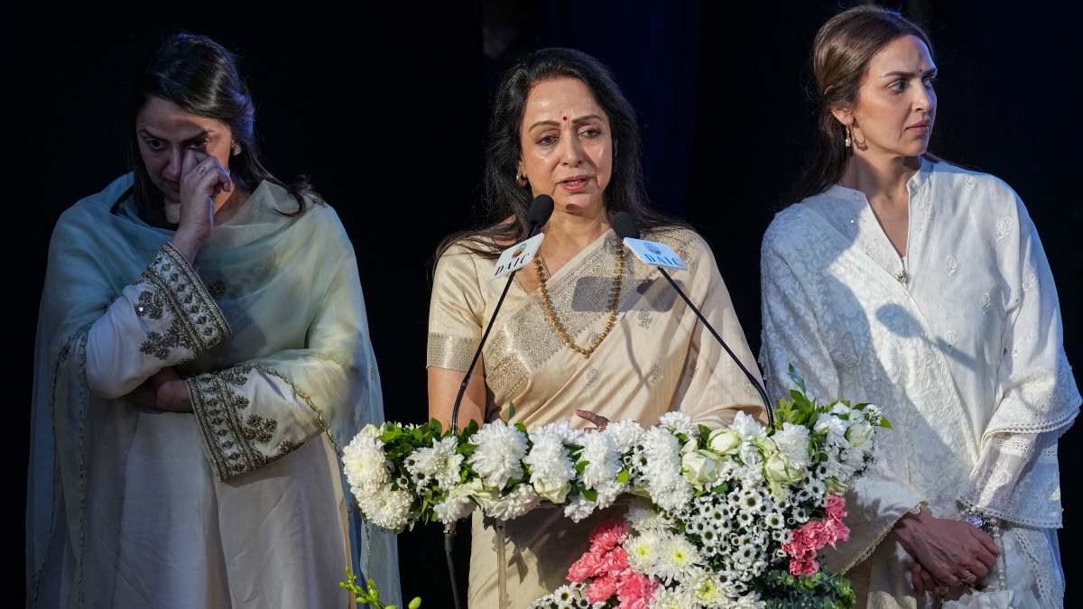 Hema Malini Broke Down For Dharmendra