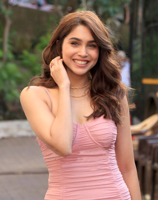 Kriti Sanon-Deepika Padukone Kriti Sanon-Deepika Padukone-1-2-3