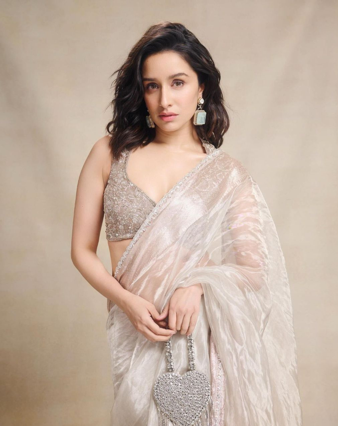 Kriti Sanon-Deepika Padukone Kriti Sanon-Deepika Padukone-1-2-3-4-5