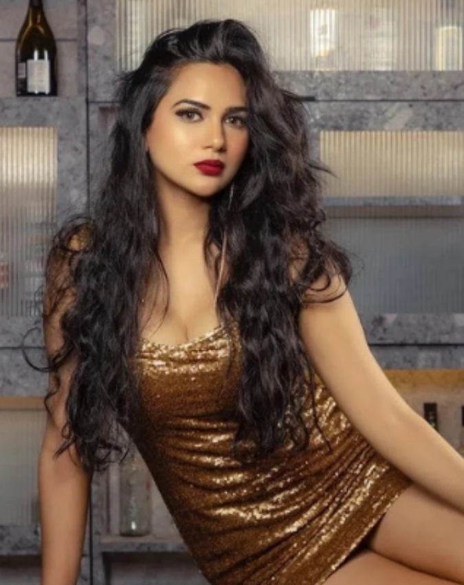 gaurav khanna wife akansha chamola-1-2-3-4-5