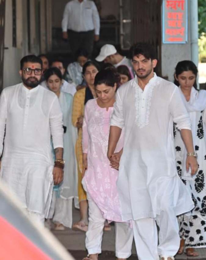 Arjun Bijlani Father-in-law Funeral Photos-1-2