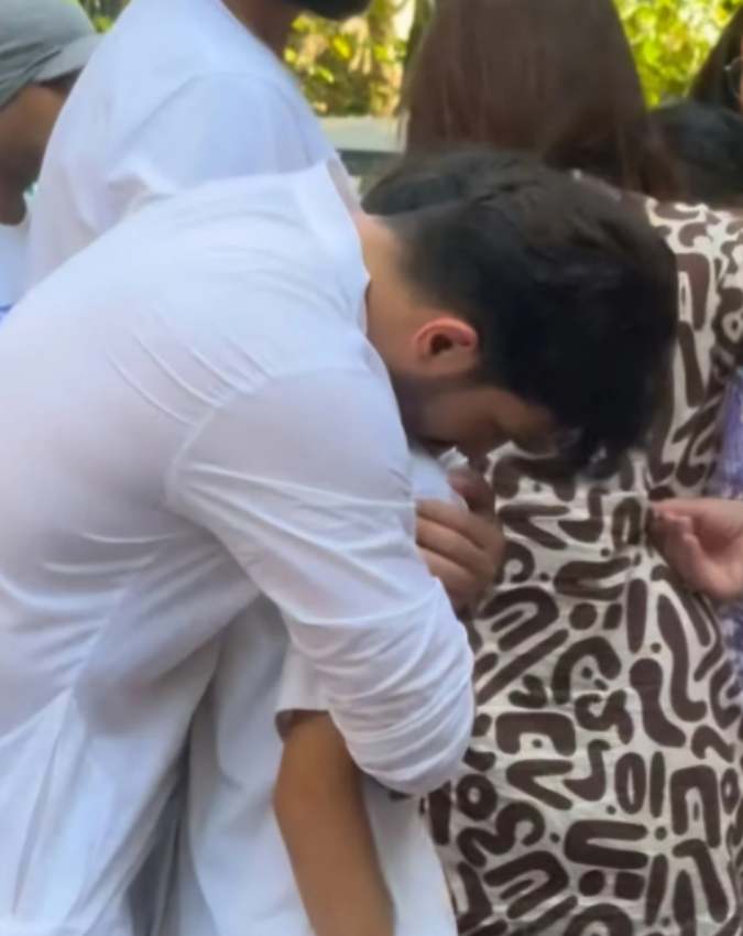 Arjun Bijlani Father-in-law Funeral Photos-1-2-3-4-5