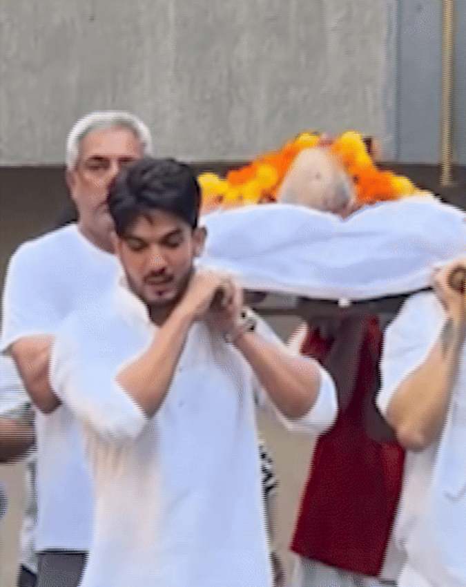 Arjun Bijlani Father-in-law Funeral Photos-1-2-3