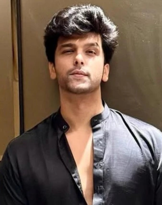 Mrunal Thakur relationships-1-2-3-4-5-6-7-8-9