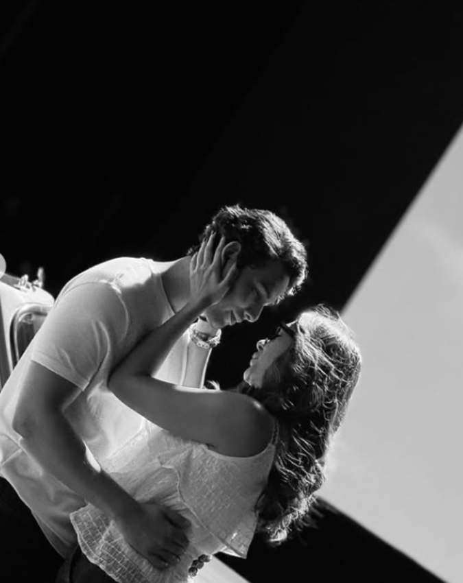 Mrunal Thakur-Siddhant Chaturvedi in Do Deewane Seher Mein-1-2