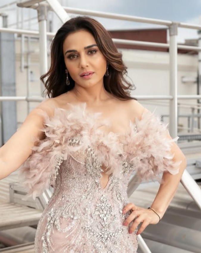 Preity Zinta-1-2-3-4-5-6