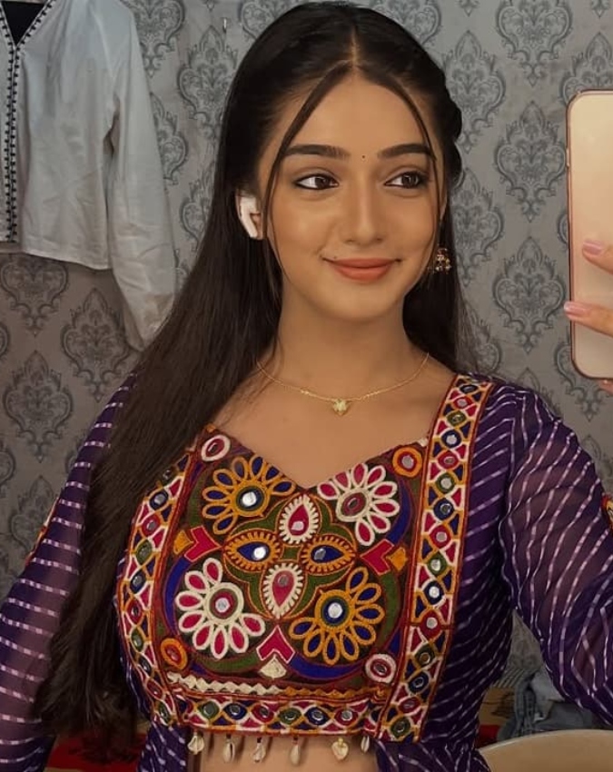 16 yr Yashika Sharma intimate scene-1-2-3-4