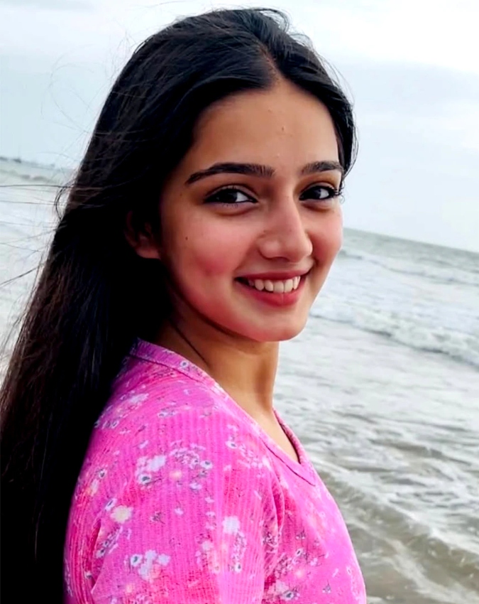 16 yr Yashika Sharma intimate scene-1-2-3-4-5-6-7