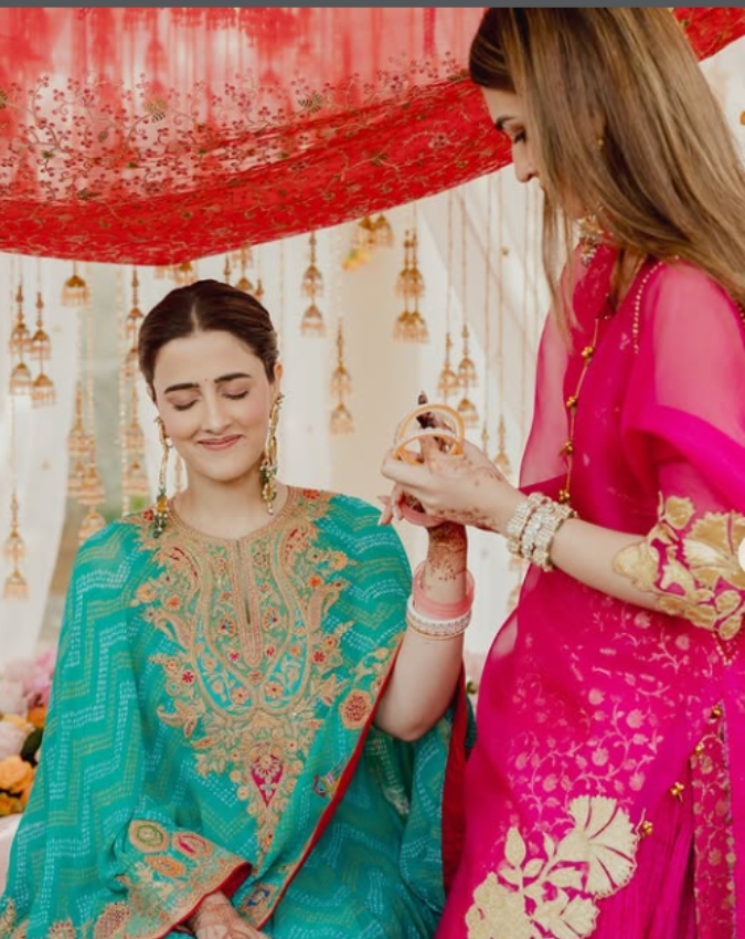 Nupur sanon, Kriti sanon-1-2