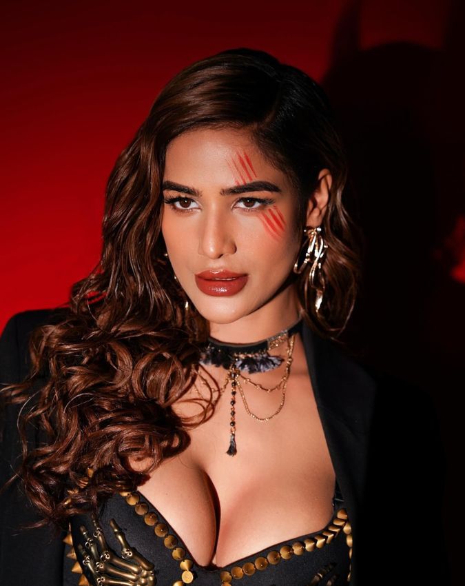Poonam Pandey bold-1-2-3-4-5-6-7