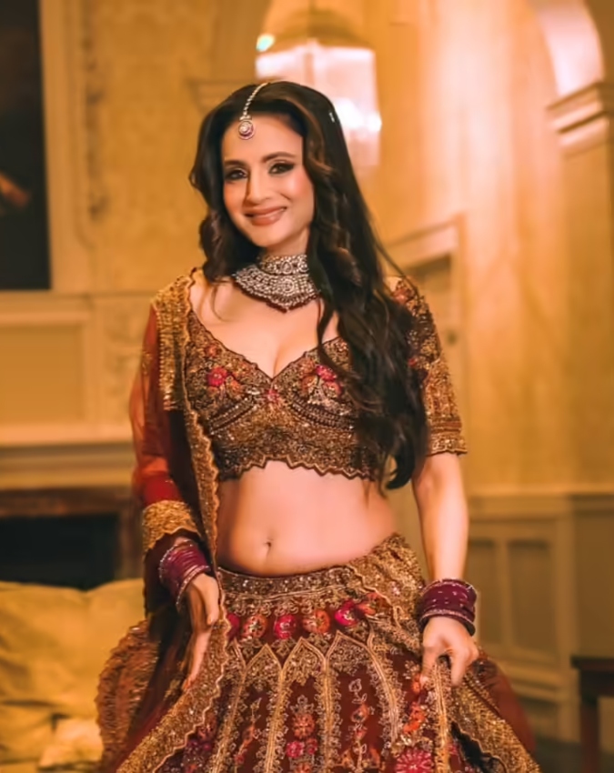 Amisha Patel (5) Amisha Patel-1-2-3-4-5