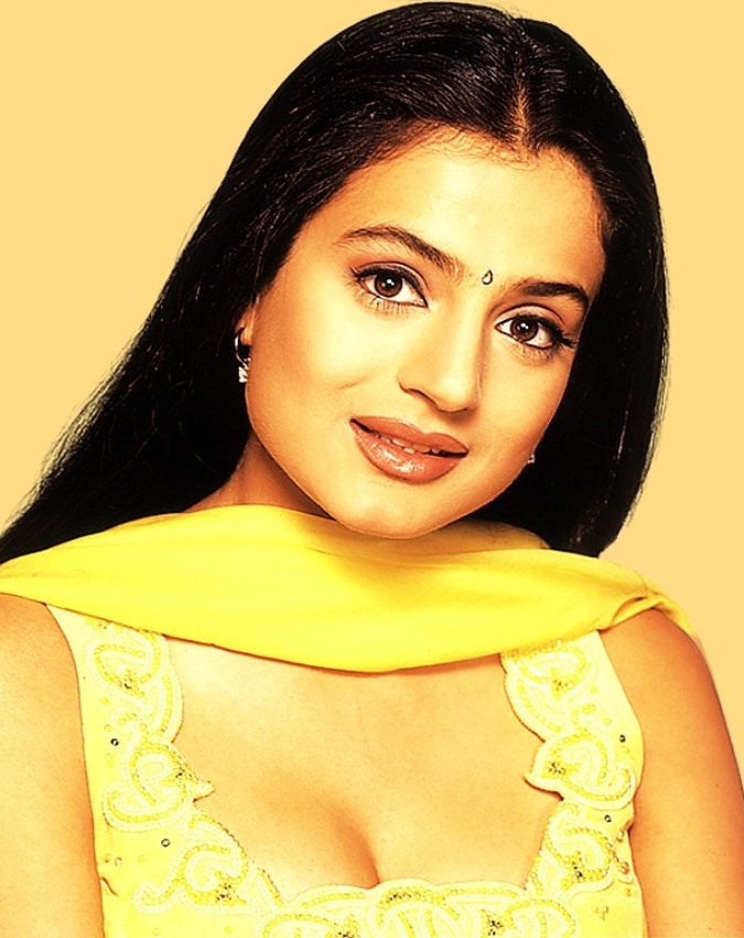 Amisha Patel-1-2-3-4-5