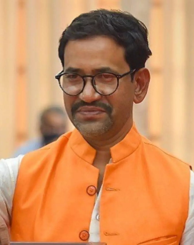 Dinesh Lal Nirahua-Amarpali Dubey-1-2-3