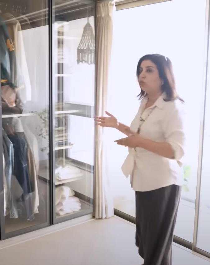 Farah Khan in YouTuber House -1-2