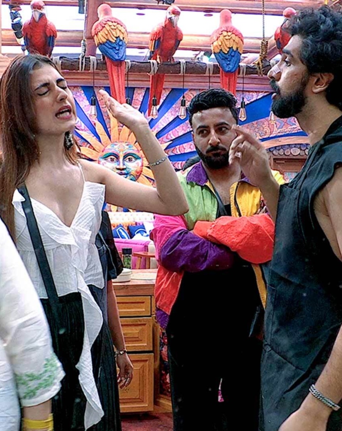 Farhana Bhatt and amaal mallik viral photo-1-2-3