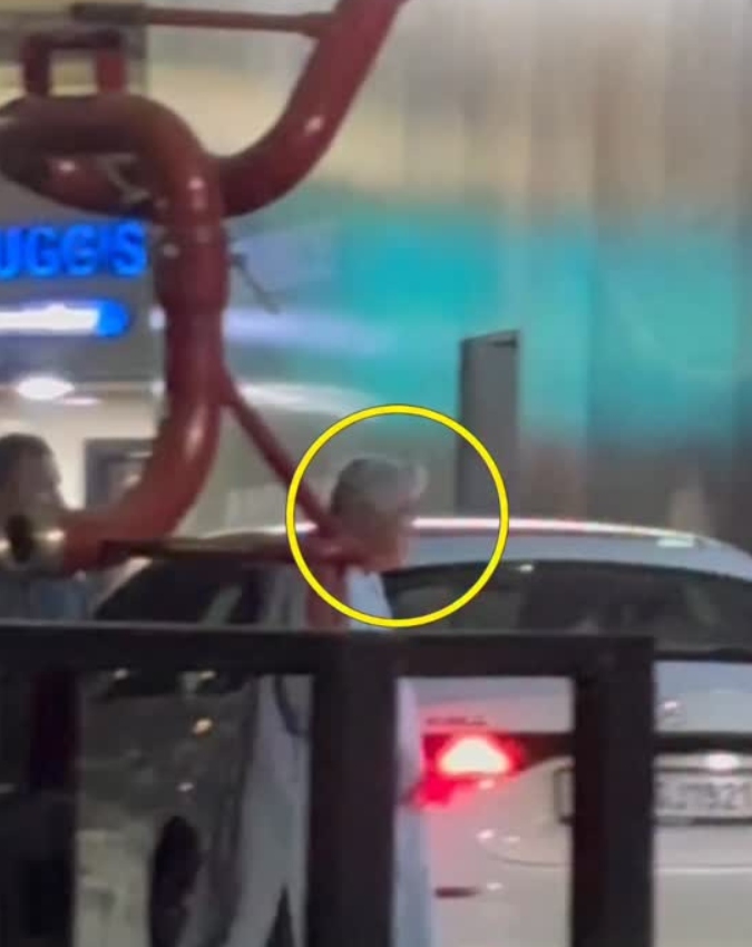 Javed Akhtar Visited Lilavati to Meet Salim Khan (8) -1-2