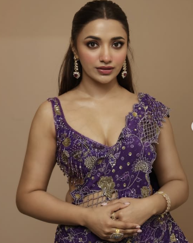 Jiya Shankar-Elvish Yadav (1)-1-2-3-4-5-6