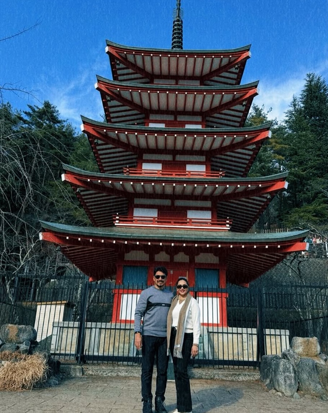 Madhuri Dixit and Shriram Nene Photos Viral -1-2-3-4