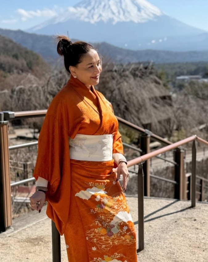 Madhuri Dixit and Shriram Nene Photos Viral -1-2-3-4-5