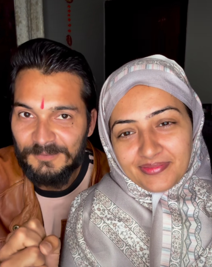 Vadapav Girl Chandrika Dixit-1-2-3-4