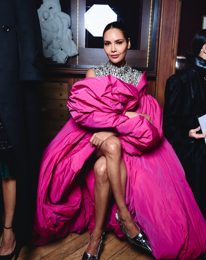 Esha Gupta Update US-Iran Conflict Impact in UAE -1-2-3-4