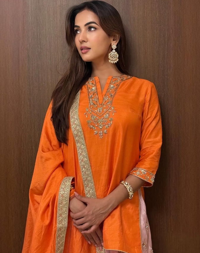 Sonal Chauhan Share Update US-Iran Conflict -1-2