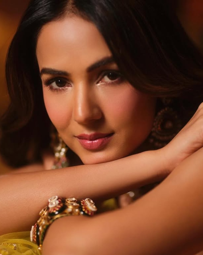 Sonal Chauhan Share Update US-Iran Conflict -1-2-3-4-5-6-7