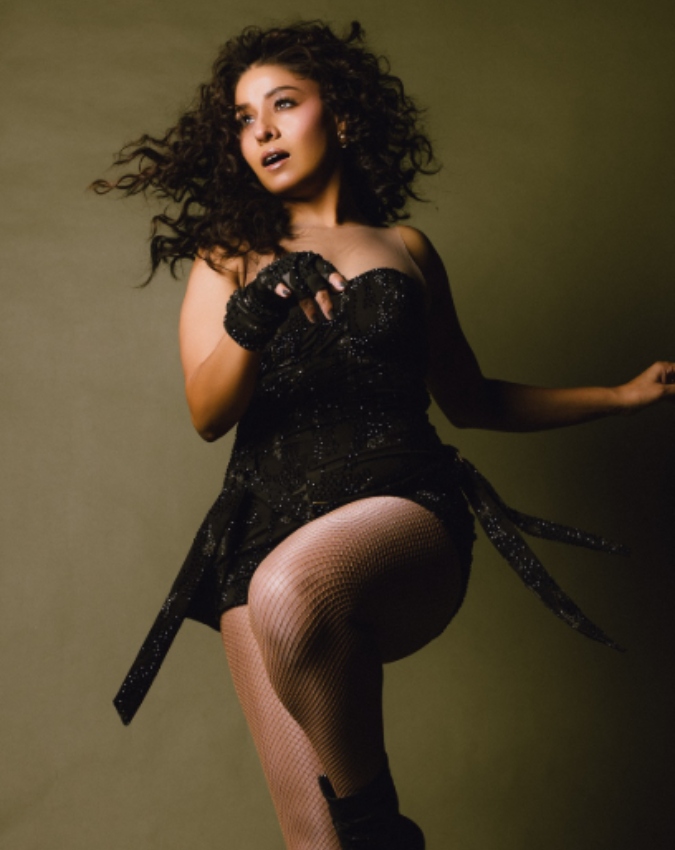 Sunidhi Chauhan-1-2-3-4-5-6