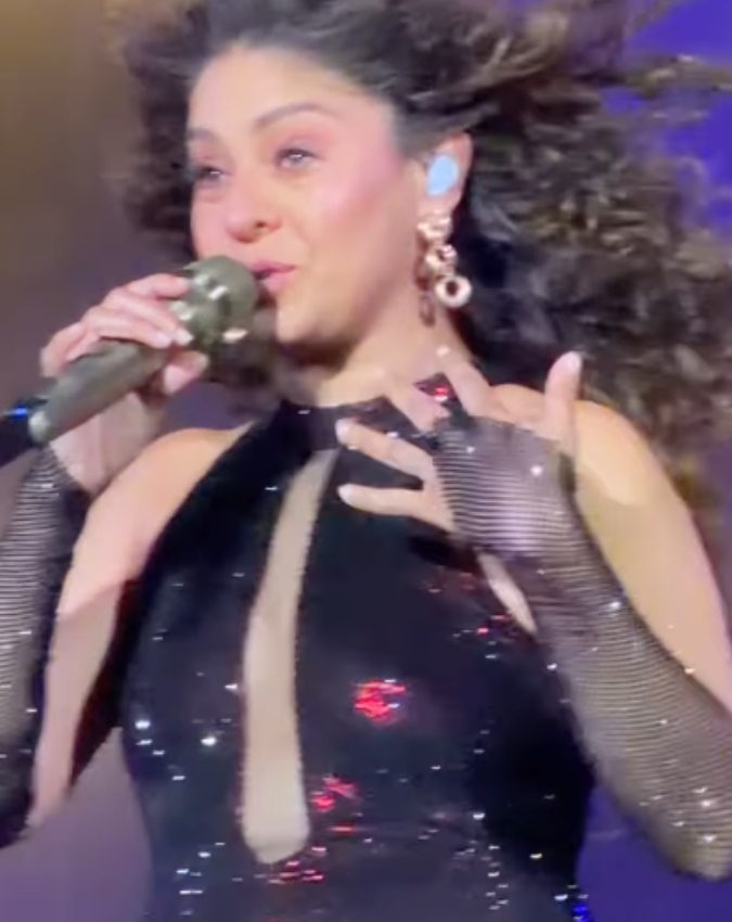 Sunidhi Chauhan-1-2-3-4-5