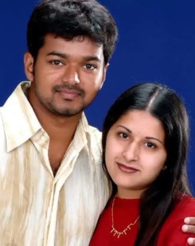 Thalapathy Vijay With Wife Sangeeta And Trisha Krishnan-1-2-3-4-5