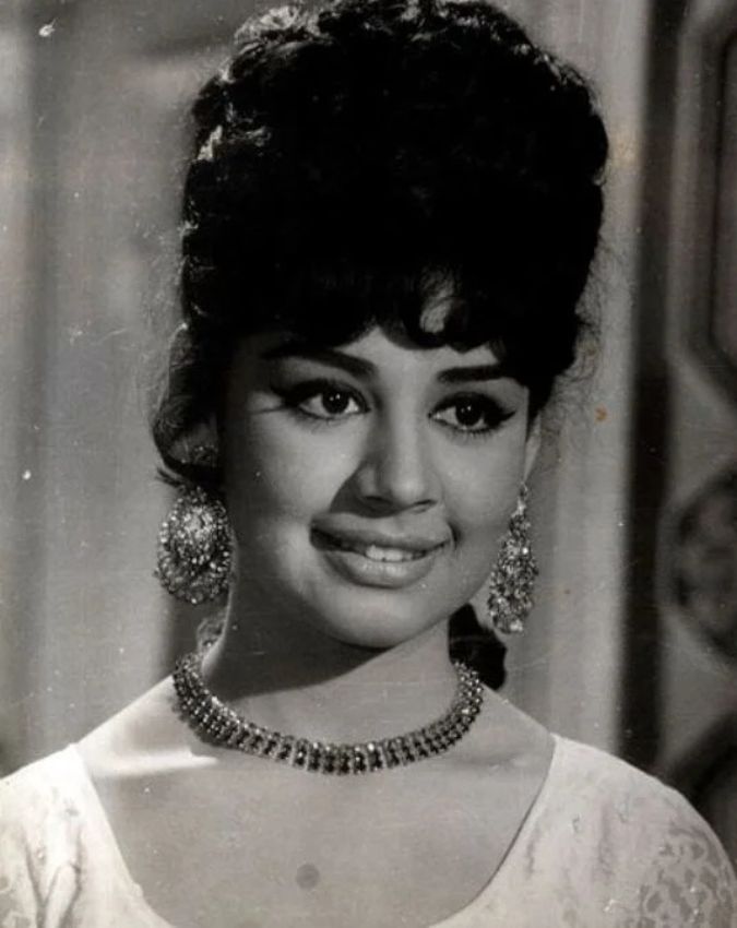 Farida Jalal-1-2-3-4-5